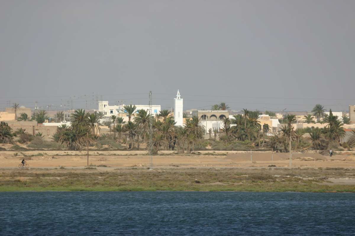 Djerba island: 76 KB; click on the image to enlarge