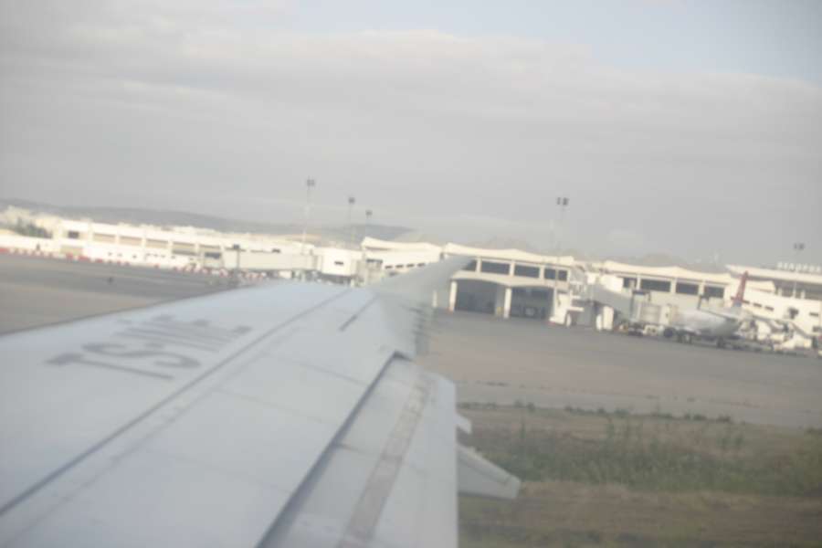 Tunis airport: 22 KB; click on the image to enlarge