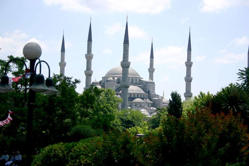 Blue mosque: 45 KB; click on the image to enlarge