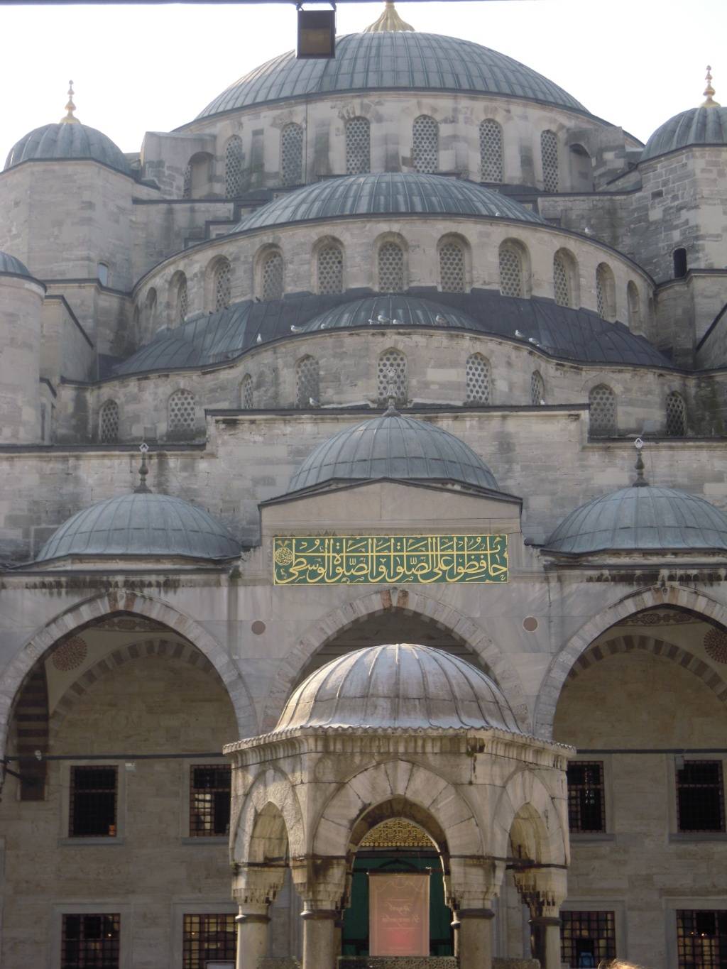 Blue mosque: 145 KB; click on the image to enlarge