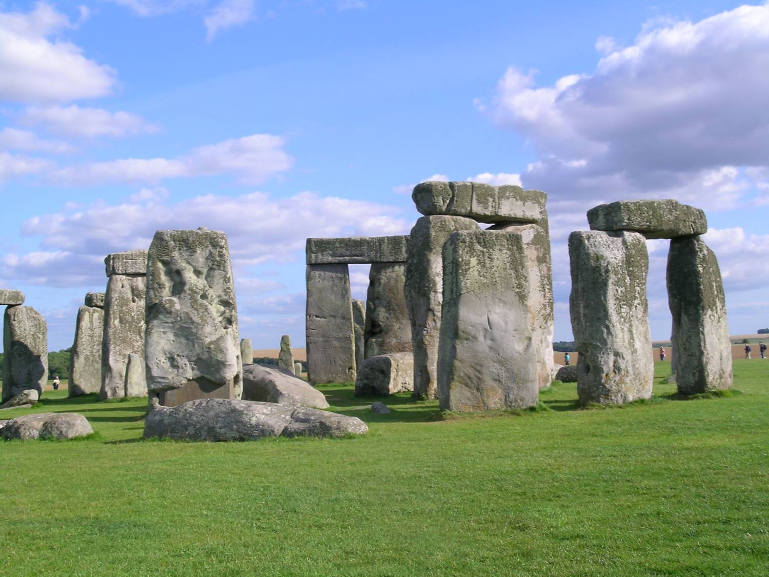 Stonehenge: 189 KB; click on the image to enlarge