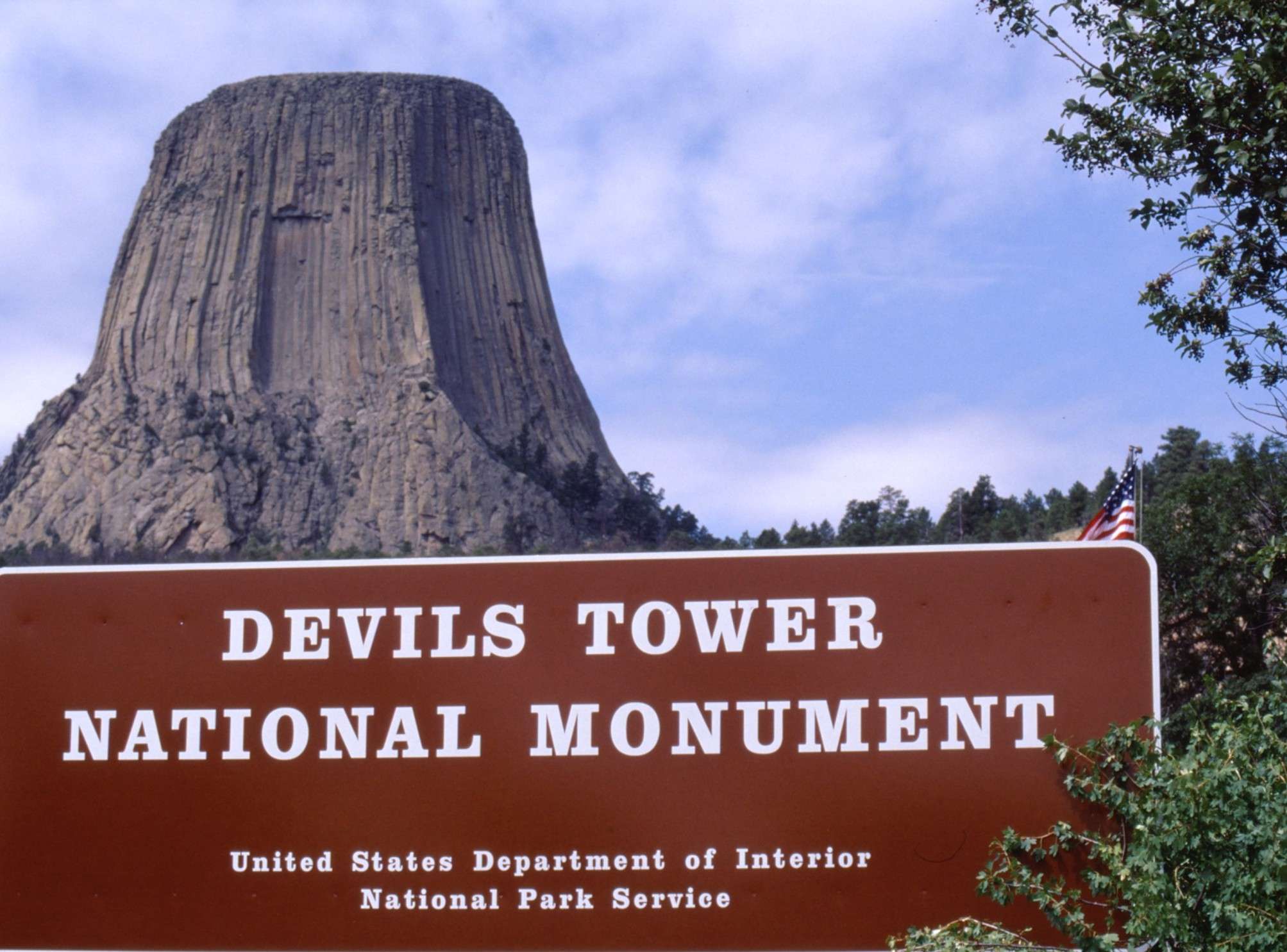 Devils Tower: 224 KB; click on the image to enlarge